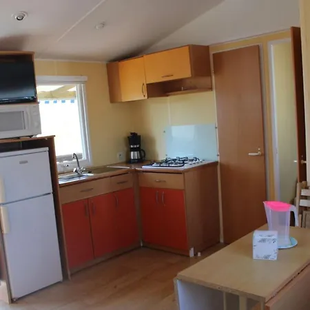 Mobil Confortable Avec Terrasse Pour 6 Personnes - Api-1-52-882