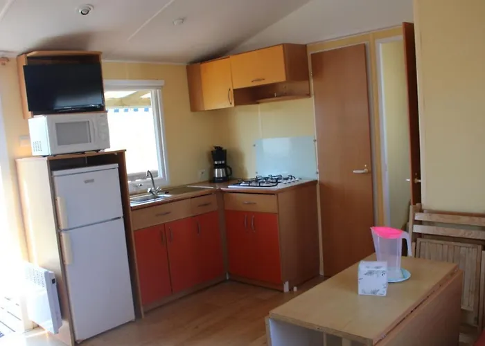 Mobil Confortable Avec Terrasse Pour 6 Personnes - Api-1-52-882