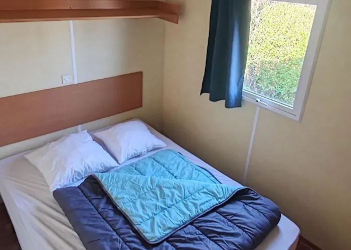 Kemp Mobil Confortable Avec Terrasse Pour 6 Personnes - Api-1-52-882 *