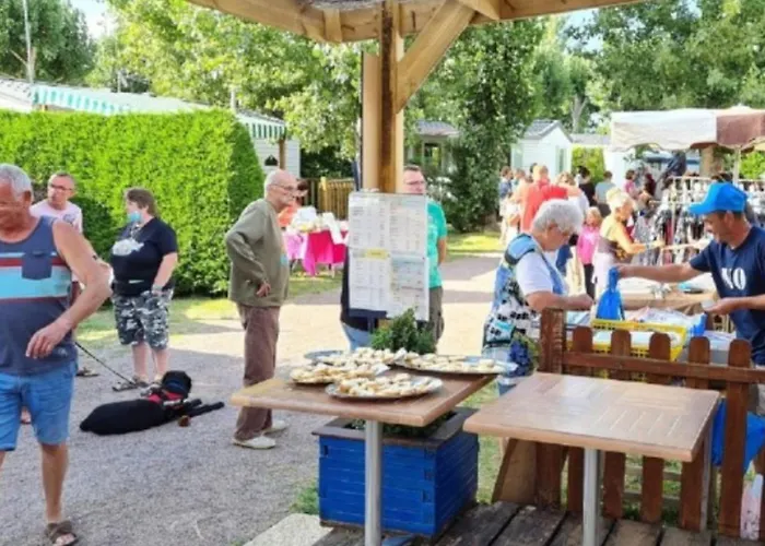 Mobil Confortable Avec Terrasse Pour 6 Personnes - Api-1-52-882 *