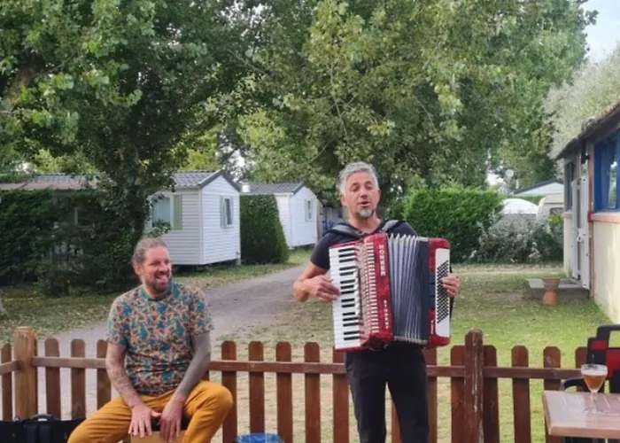 Mobil Confortable Avec Terrasse Pour 6 Personnes - Api-1-52-882 Kemp