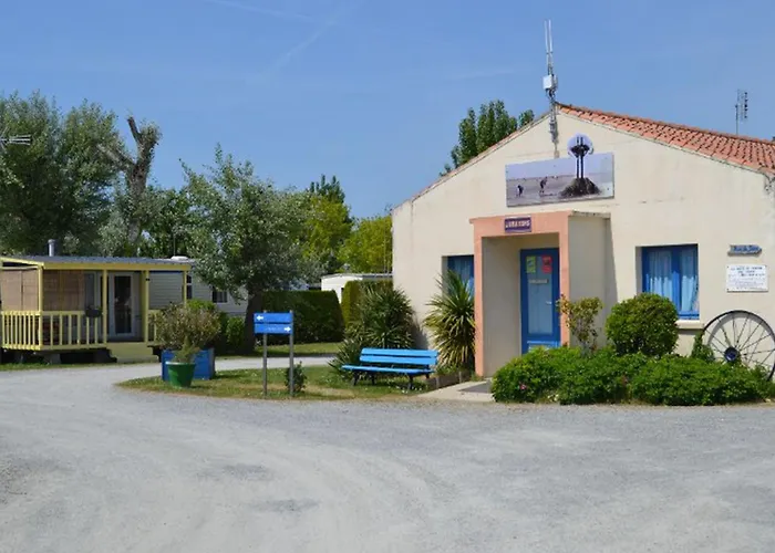 Mobil Confortable Avec Terrasse Pour 6 Personnes - Api-1-52-882