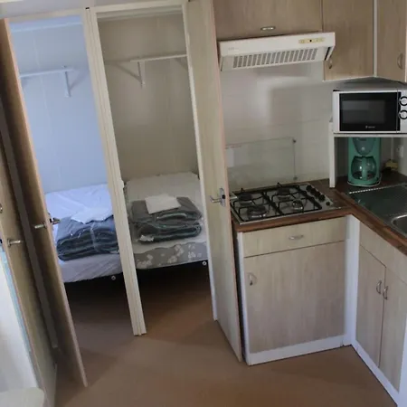 Mobil Confortable Avec Terrasse Pour 6 Personnes - Api-1-52-882 Kemping *