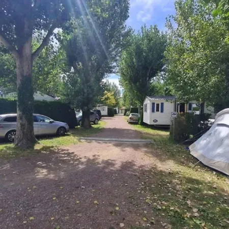 Mobil Confortable Avec Terrasse Pour 6 Personnes - Api-1-52-882 Camping *