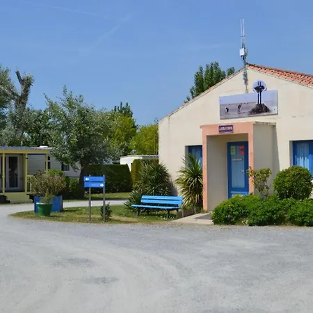 Mobil Confortable Avec Terrasse Pour 6 Personnes - Api-1-52-882
