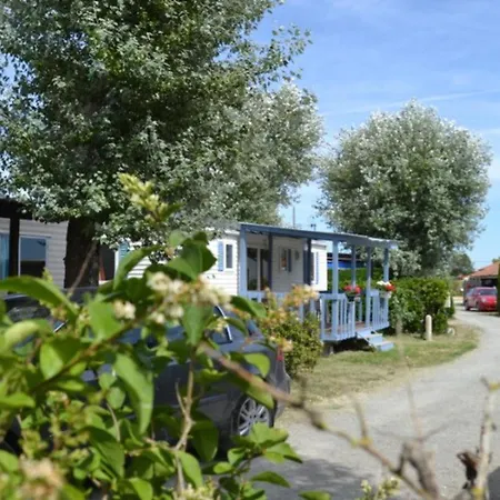 Mobil Confortable Avec Terrasse Pour 6 Personnes - Api-1-52-882 *